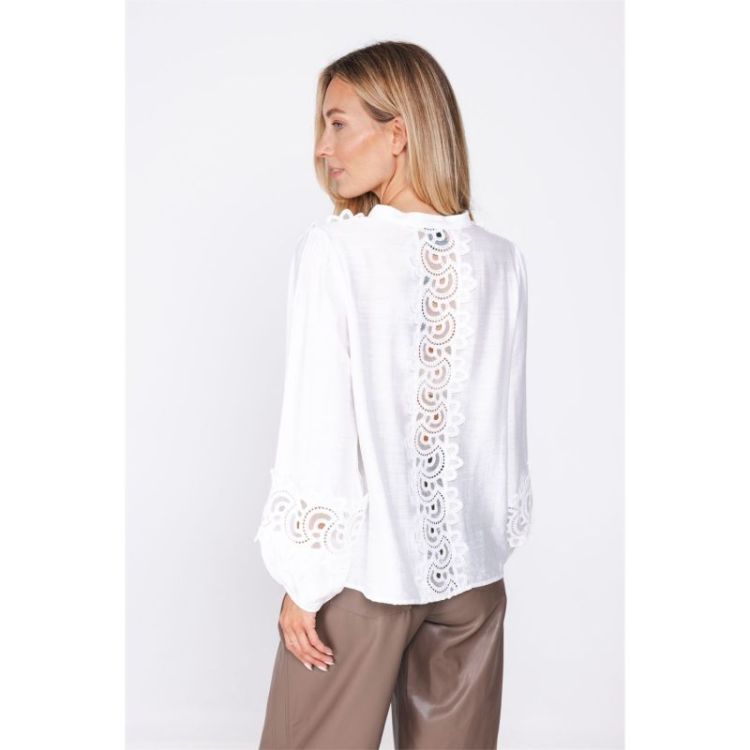  T004 WHITE