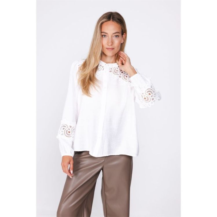  T004 WHITE