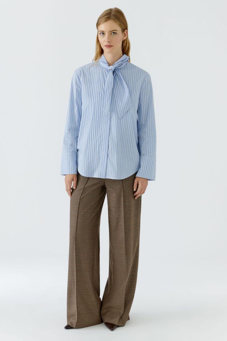  0531 BLUE WHITE