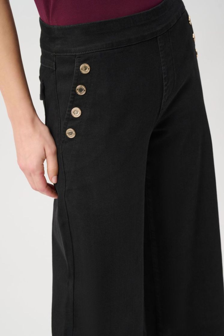  11 BLACK